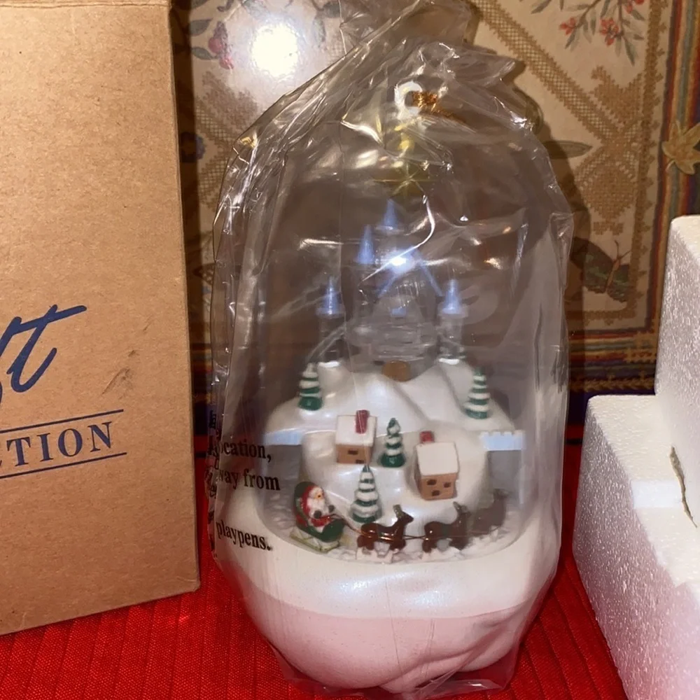 1997 Avon Gift Collection Santas Magical Castle Christmas TreeOrnament with box
